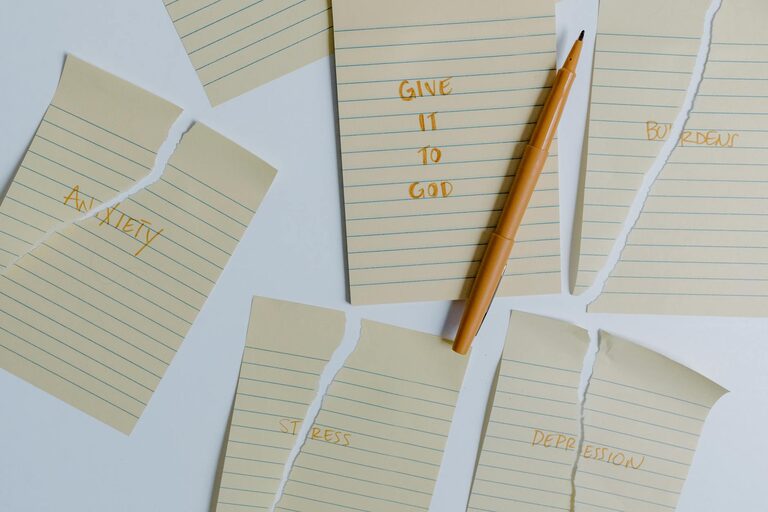 Beginner Guide to Journaling Every Day for a Happier Mind